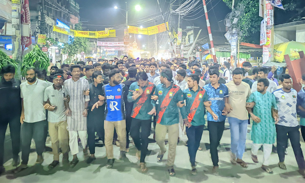 ঢাকায় ব্যবসায়ী হত্যাকাণ্ডের প্রতিবাদে রংপুরে শিক্ষার্থীদের বিক্ষোভ